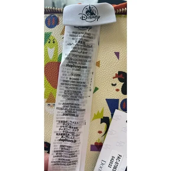 Disney Dooney & Bourke Bag - Snow White And The Seven Dwarfs - Crossbody - Picture 8 of 9